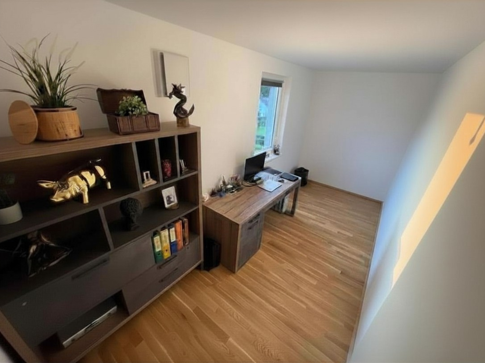 Arbeits- oder Kinderzimmer